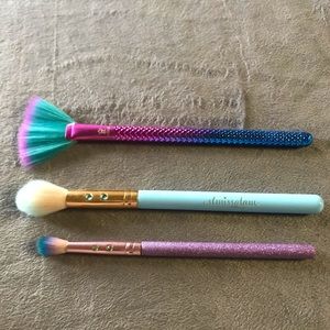 3 Sparkly Makeup Brushes